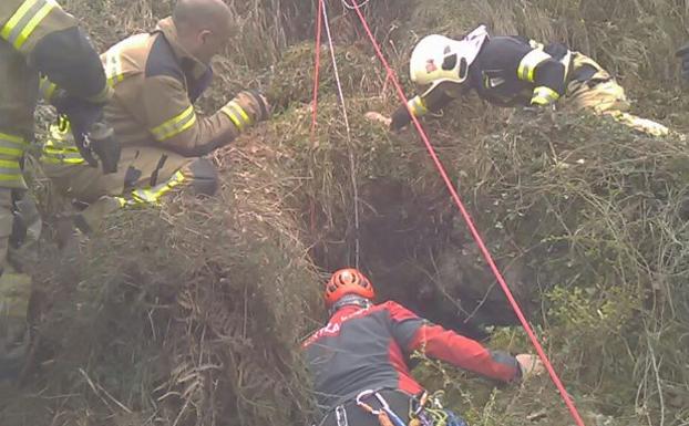 Herido Al Caer Por Un Agujero De 8 Metros Cuando Realizaba Labores De ...